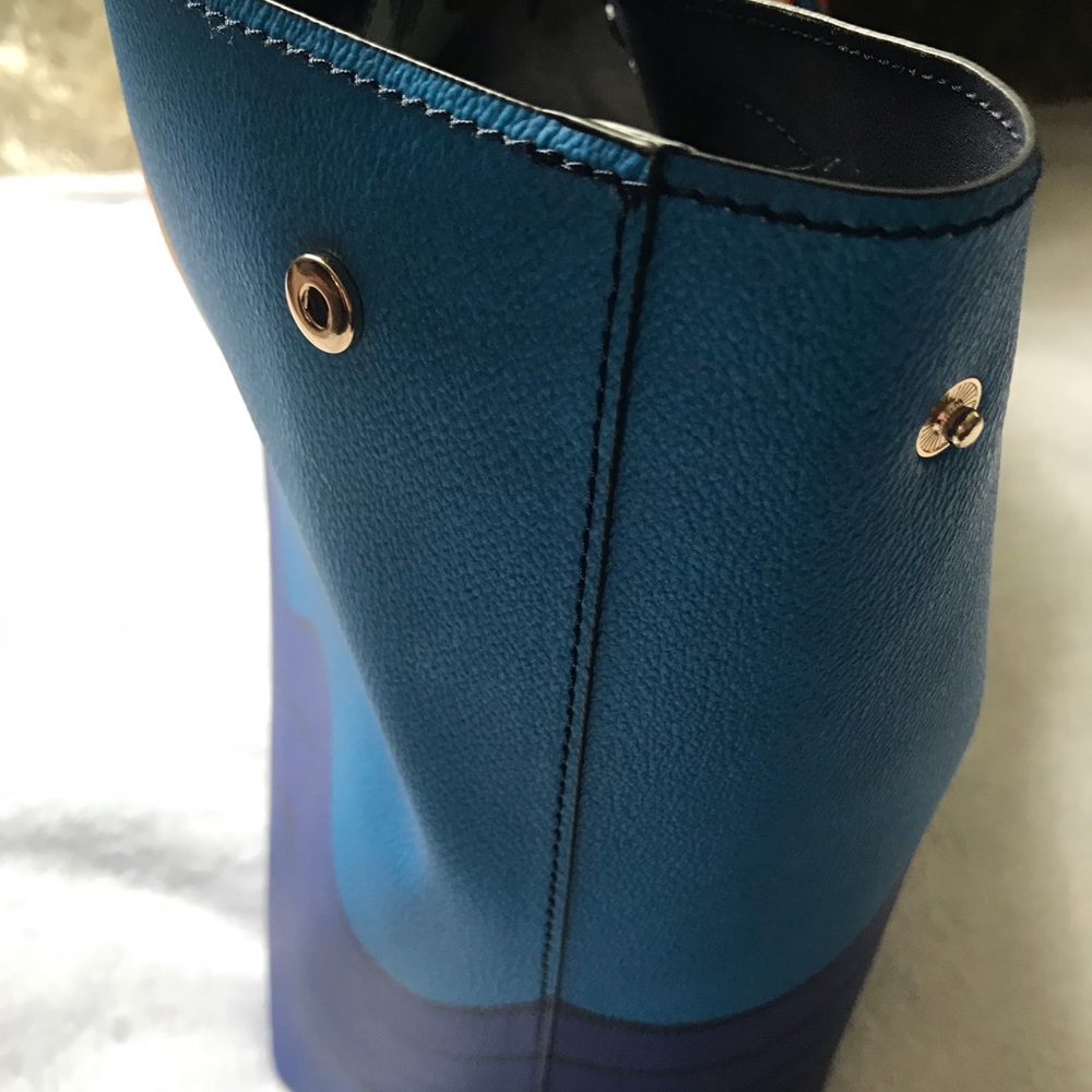 ❗️SOLD❗️Tory Burch Kerrington Parrot Square Tote - Picture 4 of 8